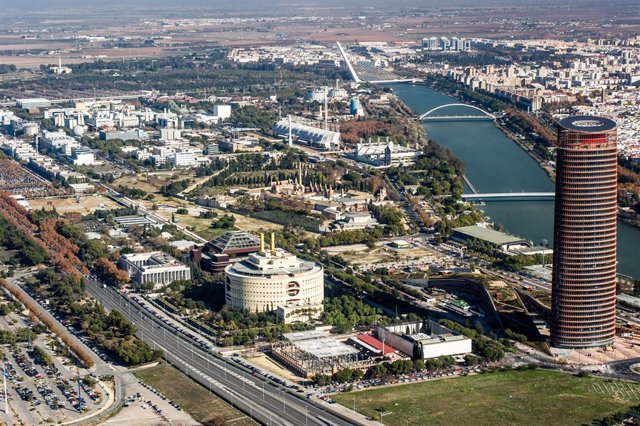 Archivo - Vista aérea del Parque Científico y Tecnológico, en la isla de La Cartuja en Sevilla. 