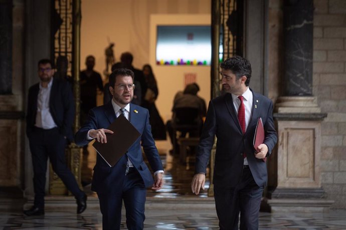 El presidente de la Generalitat, Pere Aragons, con el vicepresidente del Govern y conseller de Políticas Digitales y Territorio, Jordi Puigneró