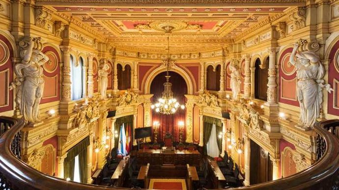 Salón de plenos del Ayuntamiento de Ourense, en donde se celebran los enlaces nupciales