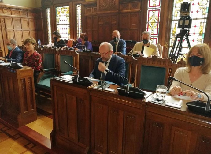 Juan Cofiño y Ana Cárcaba en la Junta General.