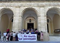 Minuto de silencio en el Ayuntamiento de Sevilla en repulsa al crimen machista de Montemayor