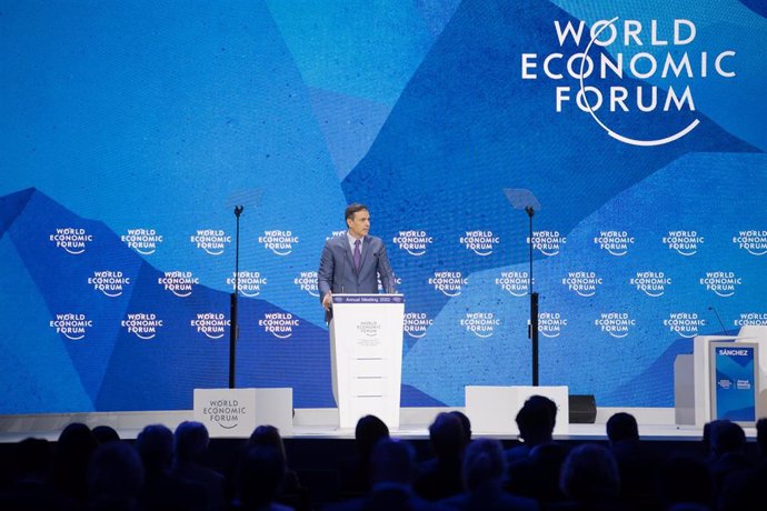 HANDOUT - 24 May 2022, Switzerland, Davos: Pedro Sanchez, Prime Minister of Spain, delivers an address at the World Economic Forum Annual Meeting in Davos-Klosters. Photo: Manuel Lopez/World Economic Forum/dpa - ATTENTION: editorial use only and only if
