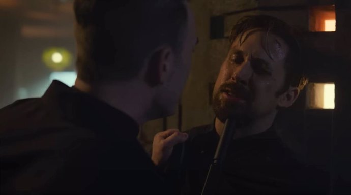 Chris Evans, a la caza de Ryan Gosling en el brutal tráiler de El agente invisible, la película de los Russo