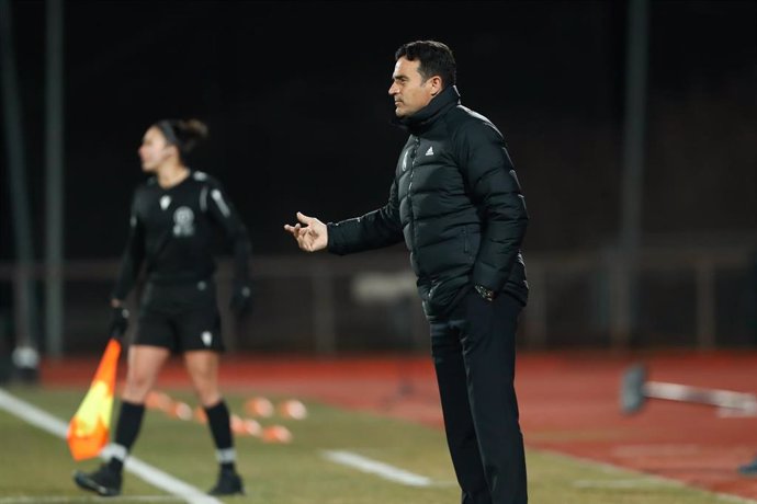 Archivo - Alberto Toril, entrenador del Real Madrid Femenino