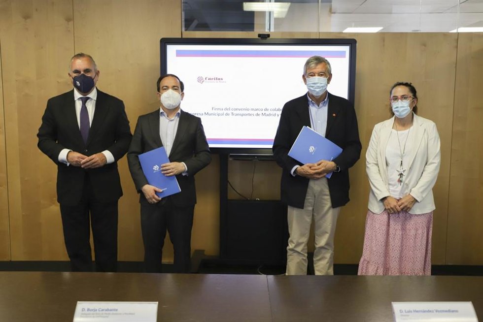 La EMT difundirá campañas de sensibilización de Cáritas e impulsará la implicación de la plantilla en voluntariado