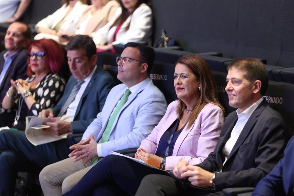 Imagen del acto entre la FAMP y Ecoembes para impulsar el Observatorio Municipal para la Transición hacia la Economía Circular de Andalucía.