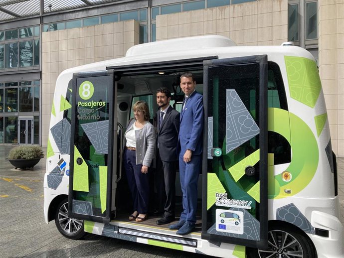 El presidente del Puerto de Barcelona, Dami Calvet; la directora general de Transportes y Movilidad de la Generalitat, Merc Rius, y el partner de Bax&Company, Sebastiaan van Herk.