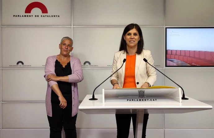 La secretaria general adjunta y portavoz de ERC, Marta Vilalta, y la diputada republicana Mnica Palacín, en rueda de prensa en el Parlament a 24 de mayo de 2022.