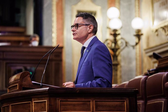 El diputado de Vox, Eduardo Luis Ruiz, interviene en una sesión plenaria en el Congreso de los Diputados, a 24 de mayo de 2022, en Madrid (España).