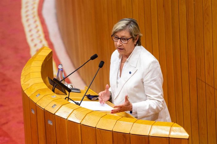La conselleira do Mar, Rosa Quintana, en el Parlamento