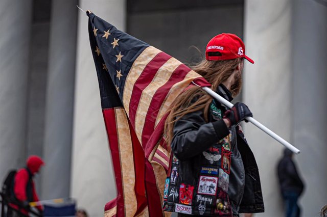 Un simpatizante del expresidente Donald Trump durante el asalto al Capitolio del 6 de enero de 2021.