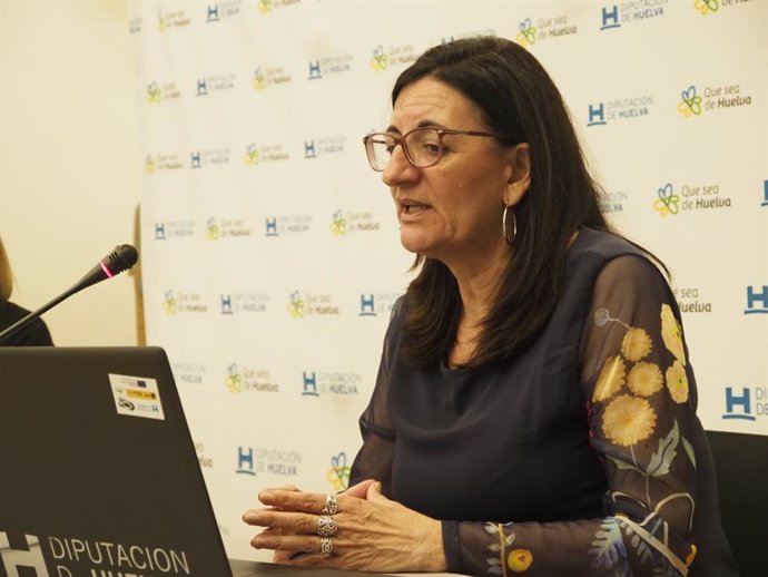 La rectora de la UHU ofrece una conferencia sobre la primera Diputación de Huelva con motivo del Bicentenario