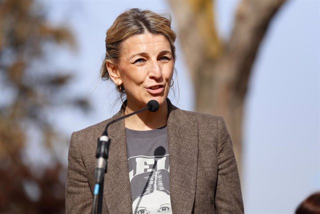 Archivo - La vicepresidenta segunda del Gobierno y ministra de Trabajo, Yolanda Díaz, interviene en un encuentro público en el Anfiteatro del Parque de la Muela, 10 de febrero de 2022, en Castronuño, Valladolid, Castilla y León (España). 