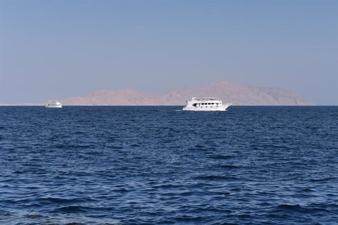 Vista de la isla de Tiran, en el Mar Rojo, cerca de Sharm El-Sheikh, Egipto.