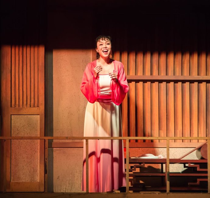 Harriet Chung wins the award for Outstanding Actress in Golden Lotus at the Film Fest International Paris.