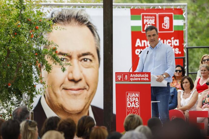 El secretario general del PSOE de Andalucía y candidato a la Presidencia de la Junta, Juan Espadas, durante su intervención en el acto de precampaña del partido en Granada. A 22 de mayo de 2022 en Granada, Andalucía, España
