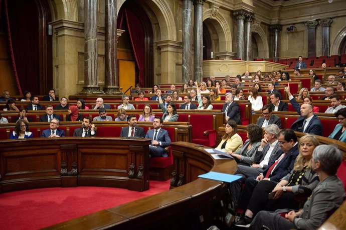 Votación en el pleno del Parlament de Catalunya sobre la tramitación por lectura única de la proposición de ley en defensa del catalán en las escuelas