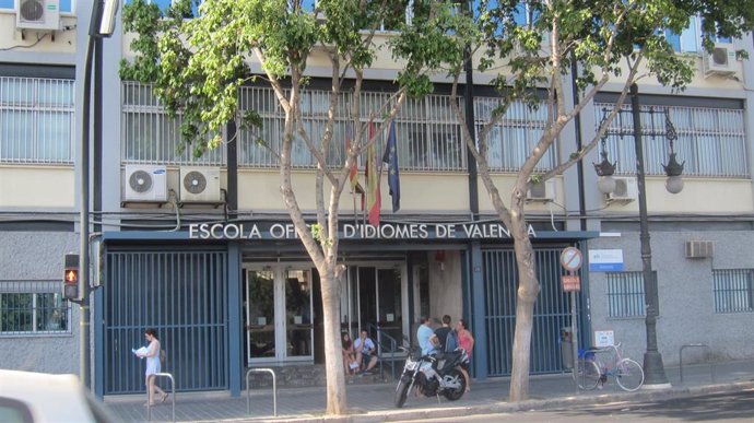 Archivo - Fachada de la Escuela Oficial de Idiomas de Valencia EOI 