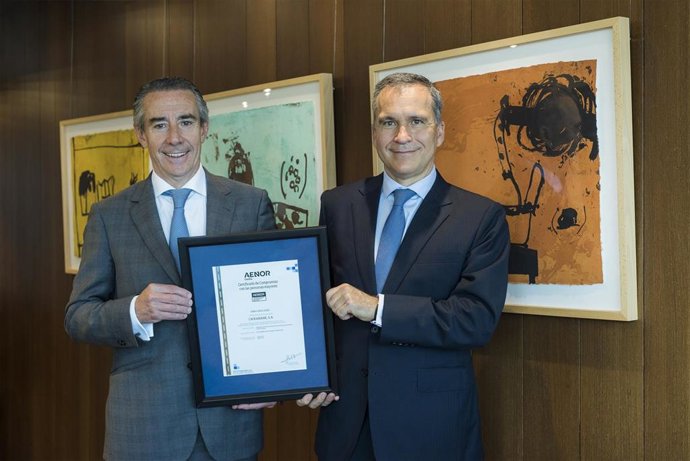 Archivo - Juan Alcaraz, director general de CaixaBank; y Rafael García Meiro, ceo de Aenor