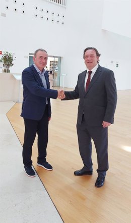 El representante del Puerto de Barcelona en Aragón, Navarra y La Rioja, Luís Puzo, y el gerente de Alia, Ángel Gil