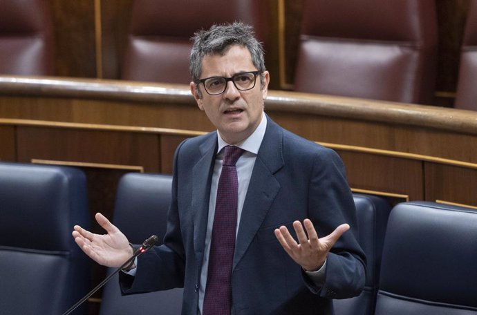 El ministro de la Presidencia, Relaciones con las Cortes y Memoria Democrática, Felix Bolaños, interviene en una sesión plenaria, en el Congreso de los Diputados, a 18 de mayo de 2022, en Madrid (España). El Ejecutivo central se enfrenta, por tercera ve