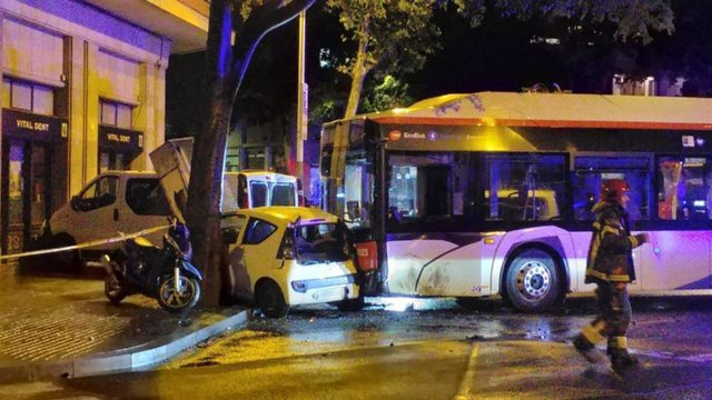 Imatge de l'accident aquest dimarts a la nit a Barcelona