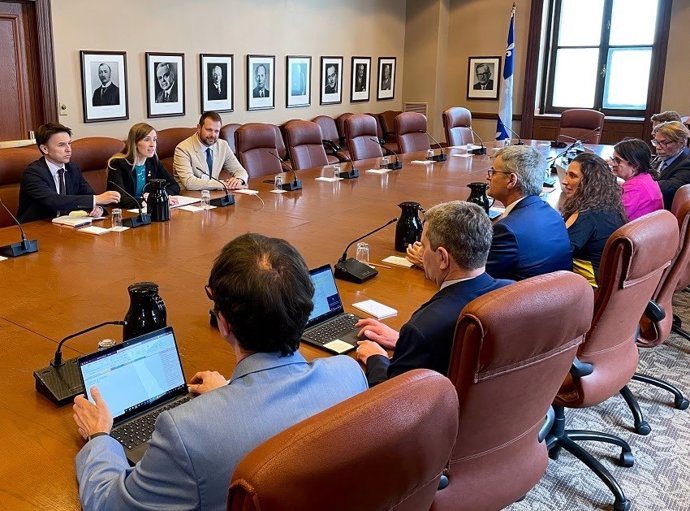 Reunió de la consellera Victria Alsina amb el ministre de Ciberseguretat quebequs, Éric Caire