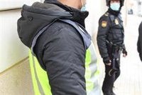 La Policía Nacional detiene a un menor que asaltaba y robaba a mujeres mayores en plena calle