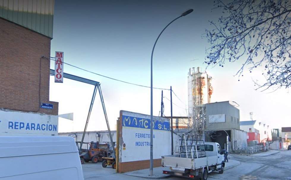 Buscan a los ladrones de 2.000 litros de gasóil, dos vehículo y material industrial en Alcorcón