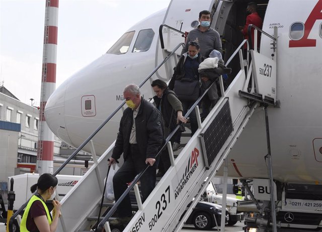 Refugiados ucranianos llegan a Dusseldorf, Alemania