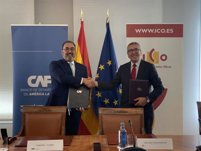 Archivo - El presidente del Instituto de Crédito Oficial (ICO), José Carlos García de Quevedo, y el presidente ejecutivo del banco de desarrollo de América Latina CAF, Sergio Díaz-Granados