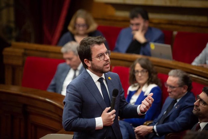 El presidente de la Generalitat, Pere Aragons,  durante una sesión plenaria, en el Parlament de Cataluña, a 25 de mayo de 2022, en Barcelona, Cataluña (España). El pleno del Parlament gira en torno al debate a la totalidad de la proposición de ley sobr