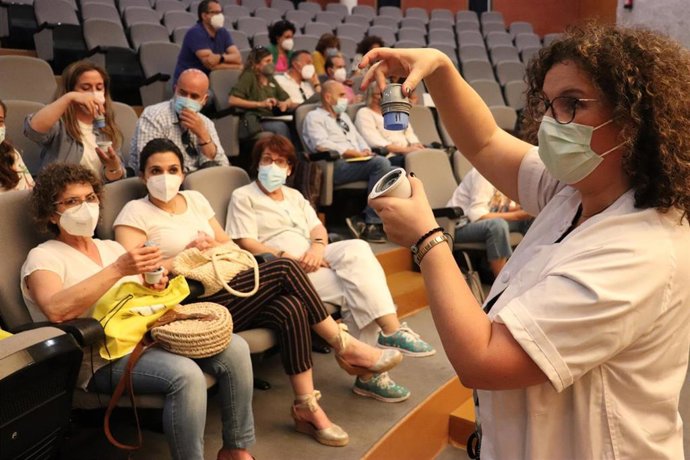 Nt Ft: Enfermeras Gestoras De Casos Se Forman En El Hospital Juan Ramón Jiménez En Sistema Flash Para Personas Con Diabetes