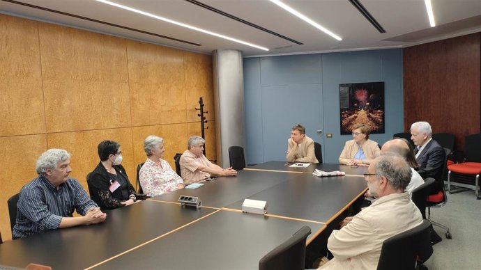 El Gobierno municipal se reúne con representantes de entidades vecinales y de grupos de la oposición para abordar el nuevo reglamento de participación ciudadana.