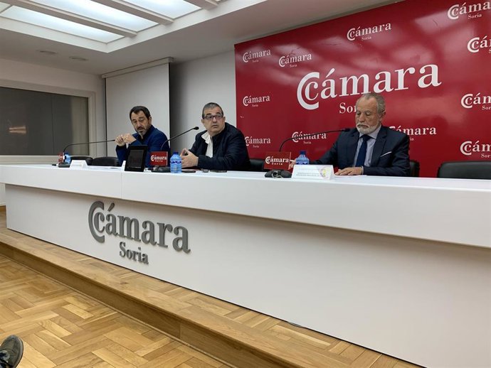 De izda a dcha, Javier Muñoz, Alberto Santamaría y José Antonio de Miguel presentan la III Feria Impulso Emprende de Soria.