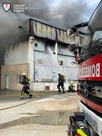 Trasladado al hospital un hombre tras el incendio de una nave de productos cárnicos en Humilladero (Málaga)