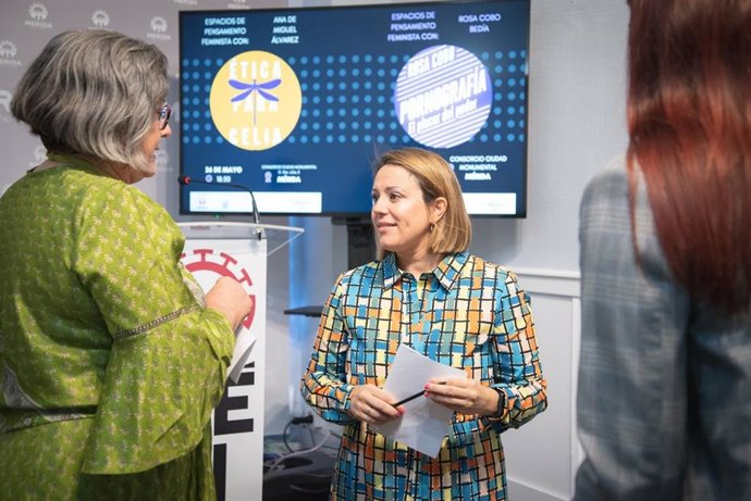La delegada de Igualdad, Ana Aragoneses, en la rueda de prensa.