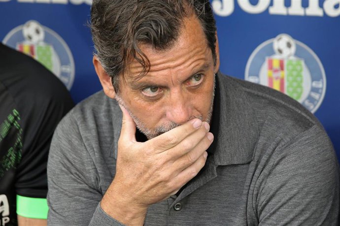 Quique Sánchez Flores en el banquillo durante un partido del Getafe