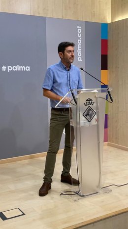 El portavoz del Ayuntamiento de Palma, Alberto Jarabo, en rueda de prensa.
