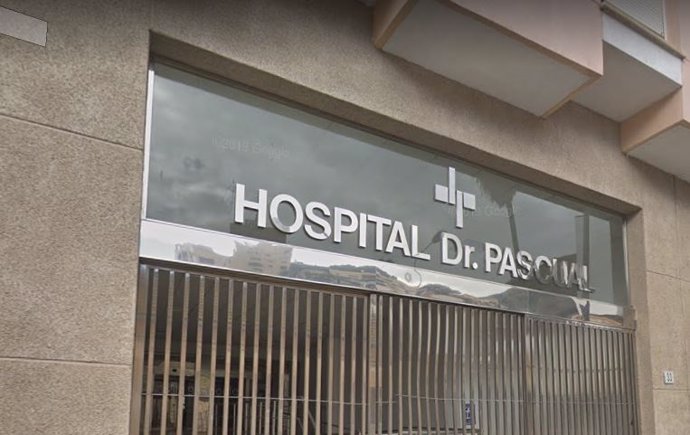 Fachada del hospital Doctor Pascual, que se incorporará al SAS en 2023 según el presidente andaluz, Juanma Moreno.