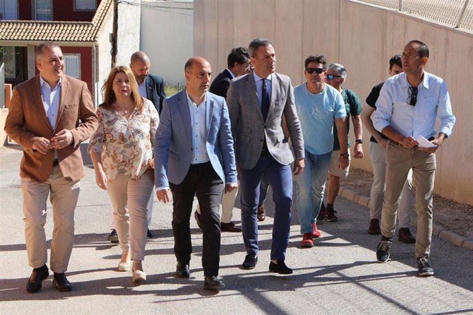 El consejero de Presidencia, Turismo, Cultura y Deportes, Marcos Ortuño, visita, junto con el alcalde de Molina de Segura, Eliseo García, las obras realizadas por la Comunidad en el municipio