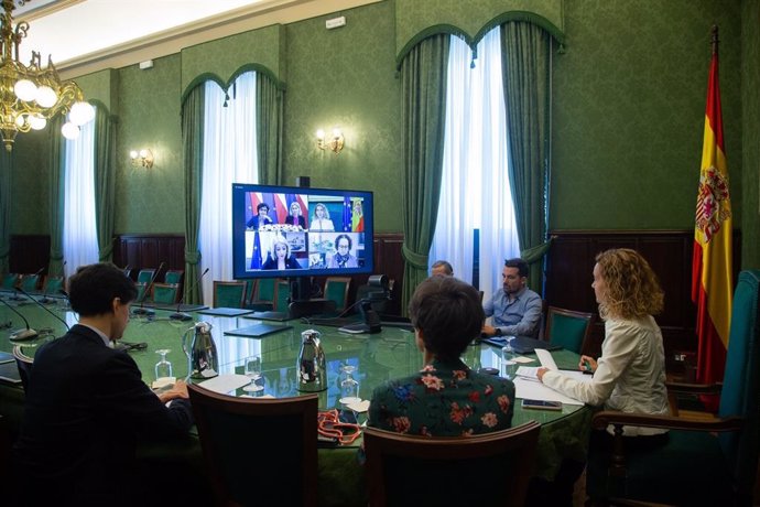 La presidenta del Congreso, Meritxell Batet, en una videoconferencia con sus homólogas de Polonia, Chipre, Austria, República Checa y Lituania