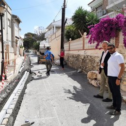 Enrique Barchino y Plácido José Lara, en primer término en la foto, en Torrenueva Costa