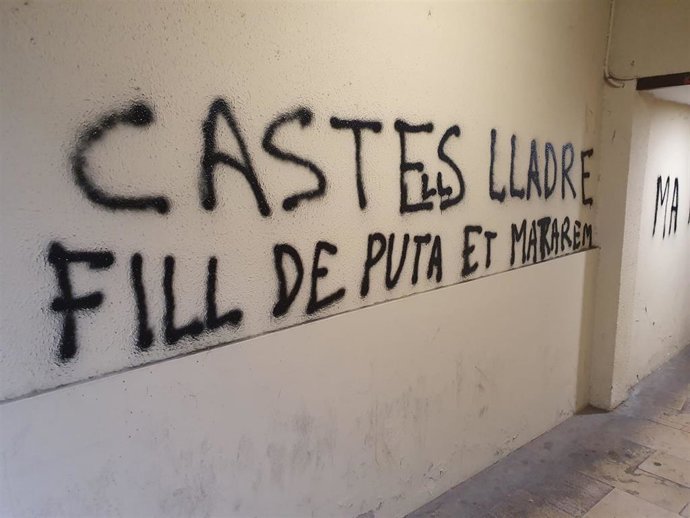Pintadas con amenazas de muerte al alcalde de Igualada (Barcelona), Marc Castells, el 25 de mayo de 2022.
