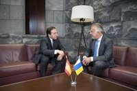 Albares cree que las buenas relaciones con Marruecos abren oportunidades a Canarias como "plataforma" hacia África