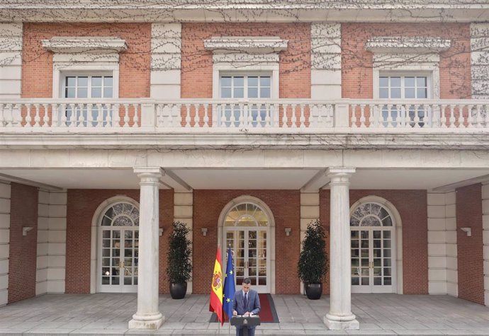 Archivo - El presidente del Gobierno, Pedro Sánchez, realiza una declaración institucional sobre la situación en Ucrania desde el Palacio de La Moncloa, a 24 de febrero de 2022, en Madrid (España)