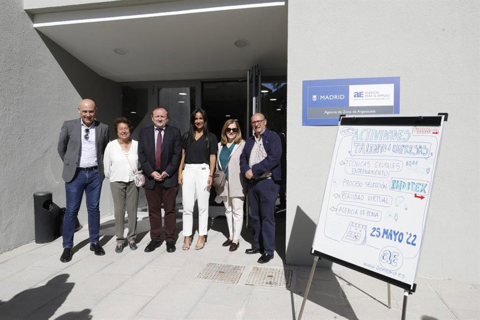 Begoña Villacís en la inauguración de un nuevo espacio en la calle Áncora que concentra diferentes servicios de la Agencia para el Empleo