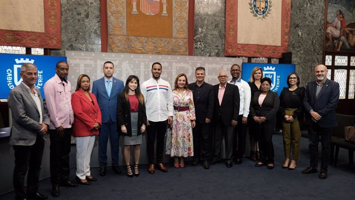 Autoridades del Cabildo de Tenerife y República Dominicana en la firma de un convenio para potenciar el cultivo de la uva