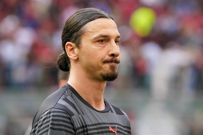 El delantero sueco del Milan Zlatan Ibrahimovic durante el partido ante el Atalanta en San Siro de Serie A 2021-2022.