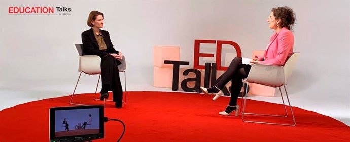 Catherine L'Ecuyer en la UAO CEU